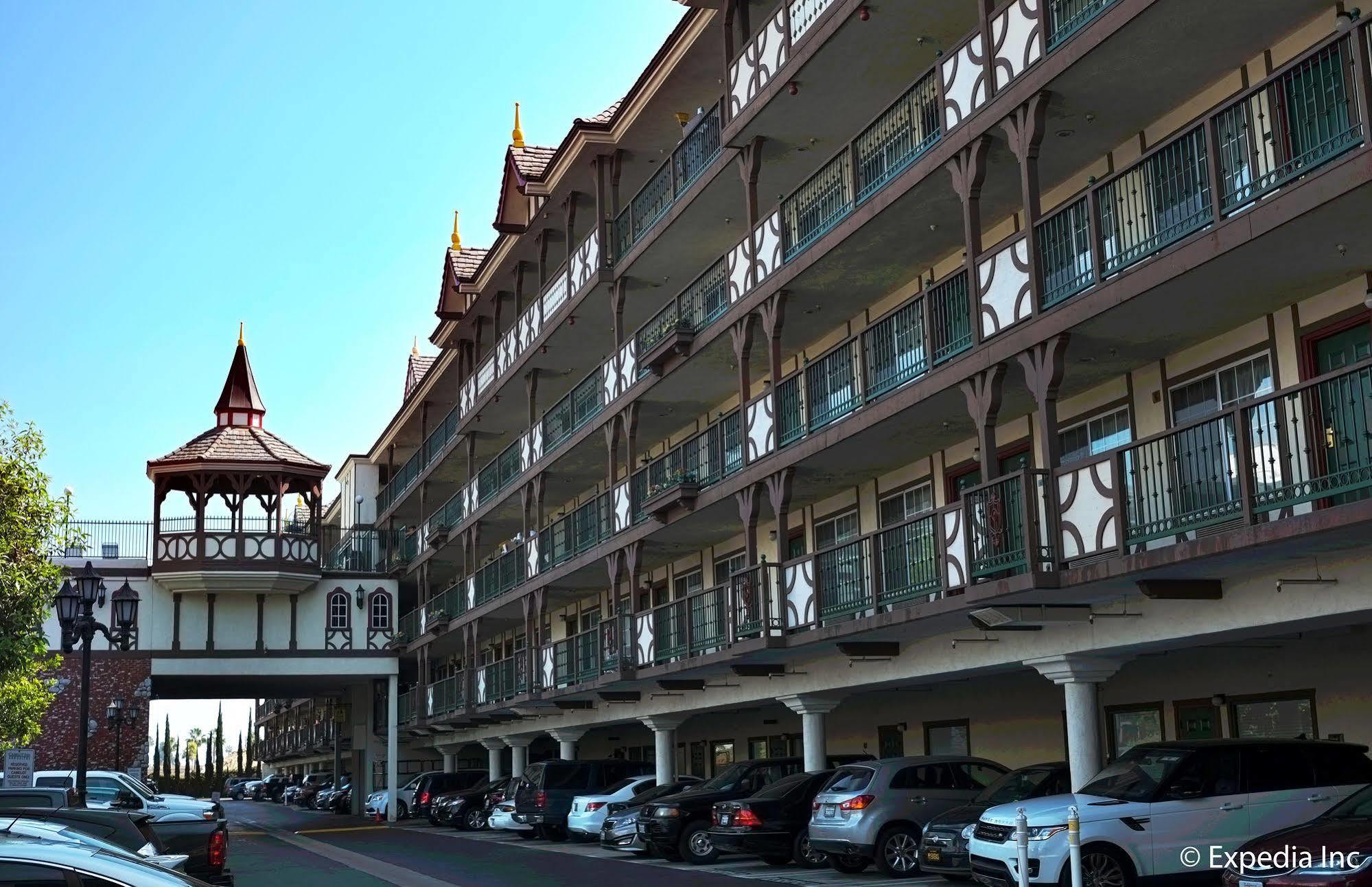 Anaheim Camelot Inn & Suites Eksteriør billede